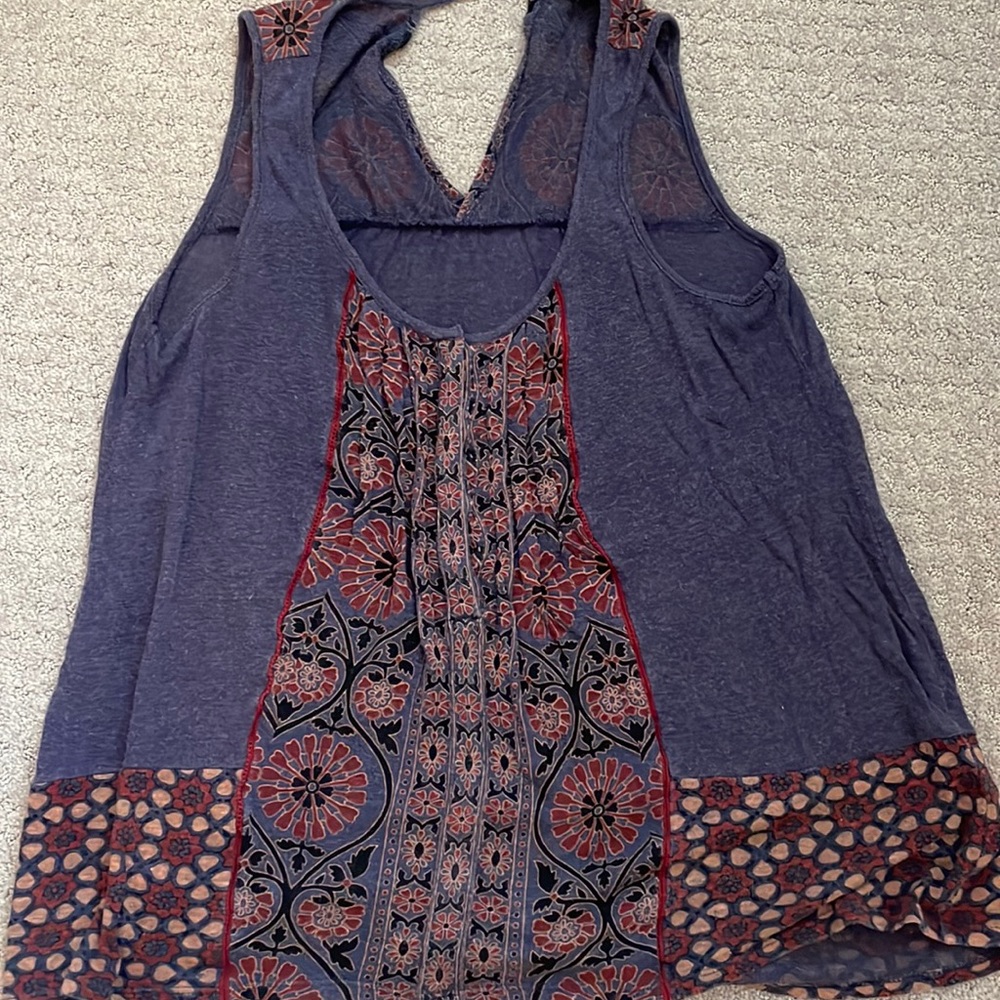 Lucky brand women’s small tank top, type blue burgundy, black and tan pa…